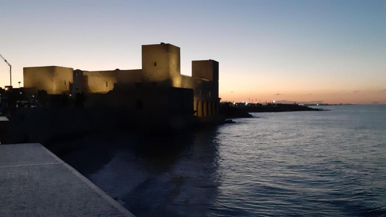 B&B Villa Mediterranee Con Parking Space Trani Exterior photo