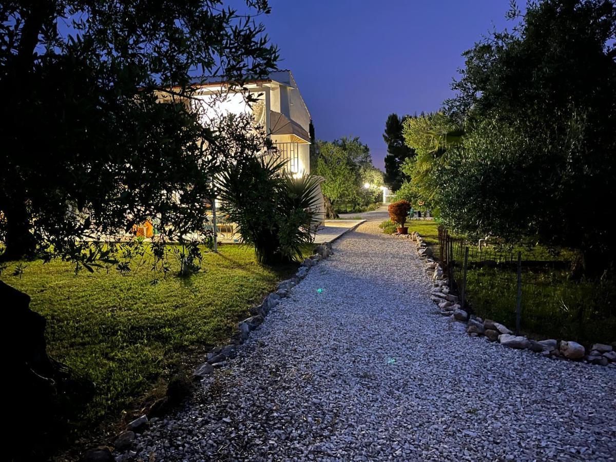 B&B Villa Mediterranee Con Parking Space Trani Exterior photo