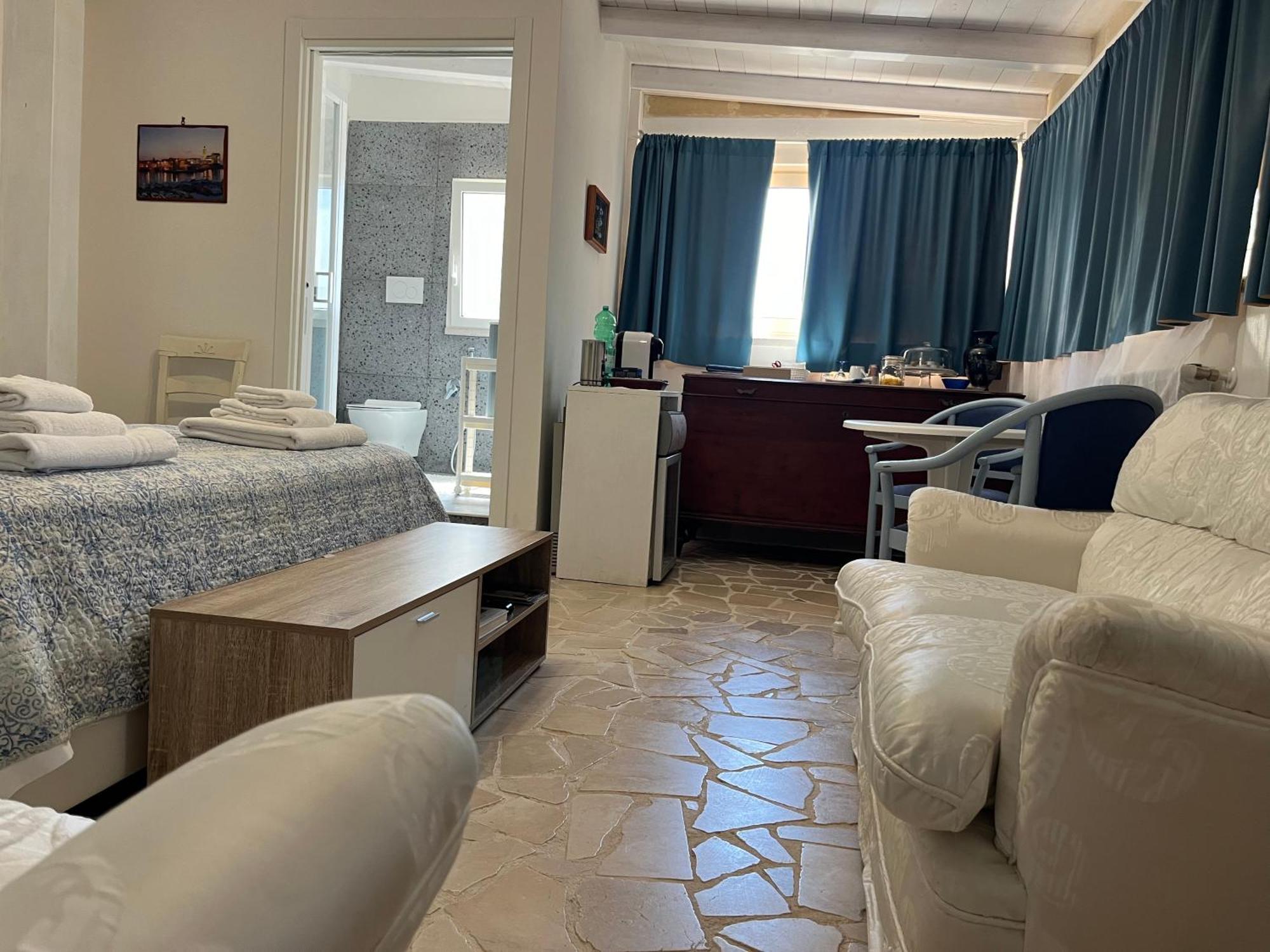 B&B Villa Mediterranee Con Parking Space Trani Exterior photo