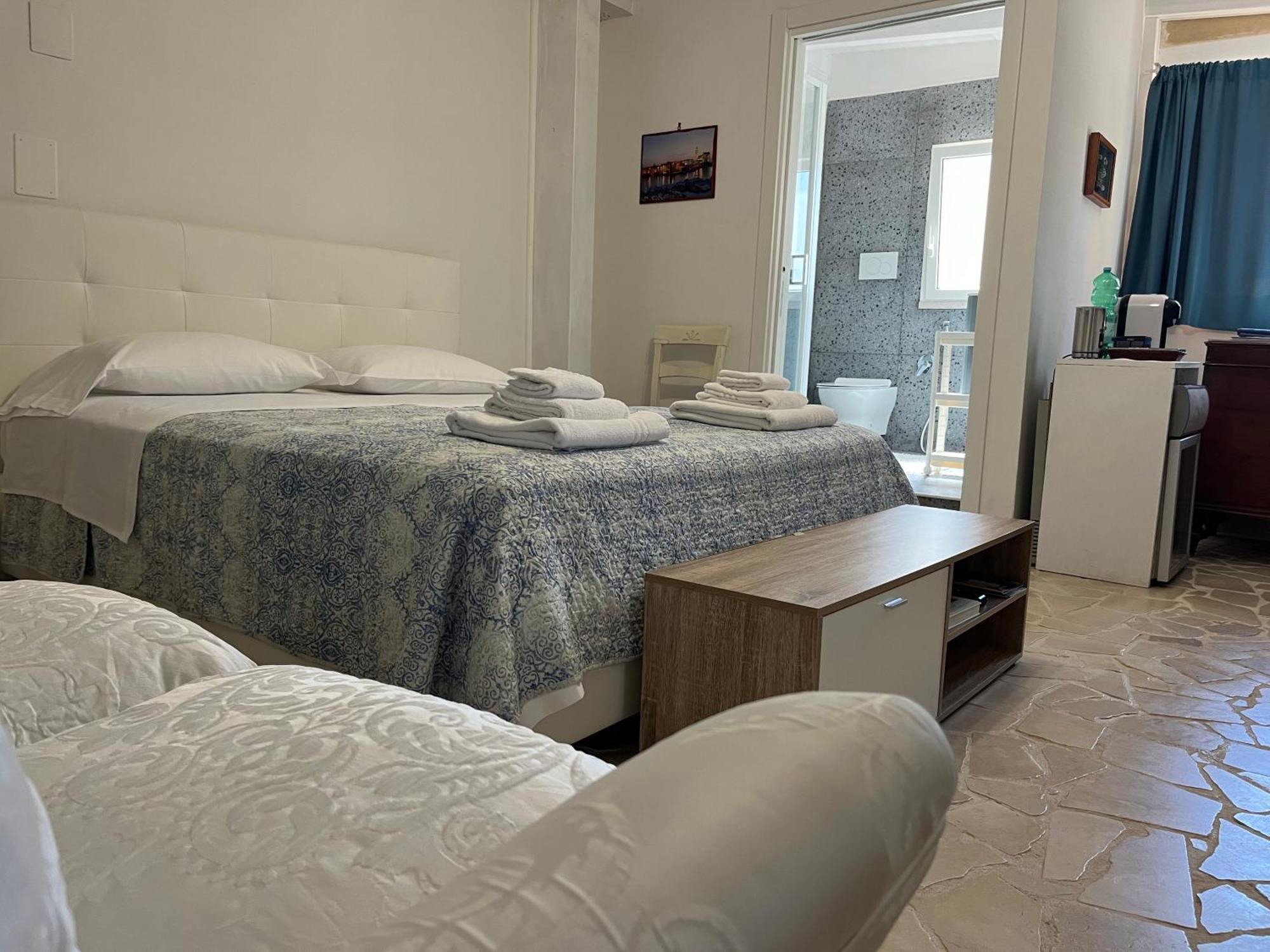 B&B Villa Mediterranee Con Parking Space Trani Exterior photo