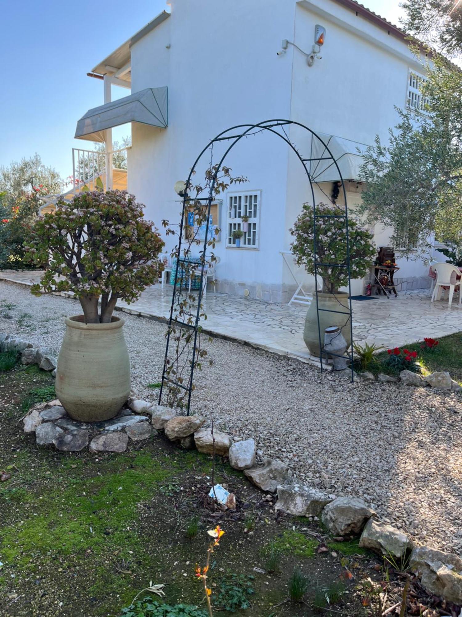 B&B Villa Mediterranee Con Parking Space Trani Exterior photo